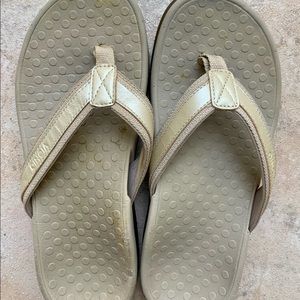 Vionic Tan Flip Flops Good Condition Size 5
